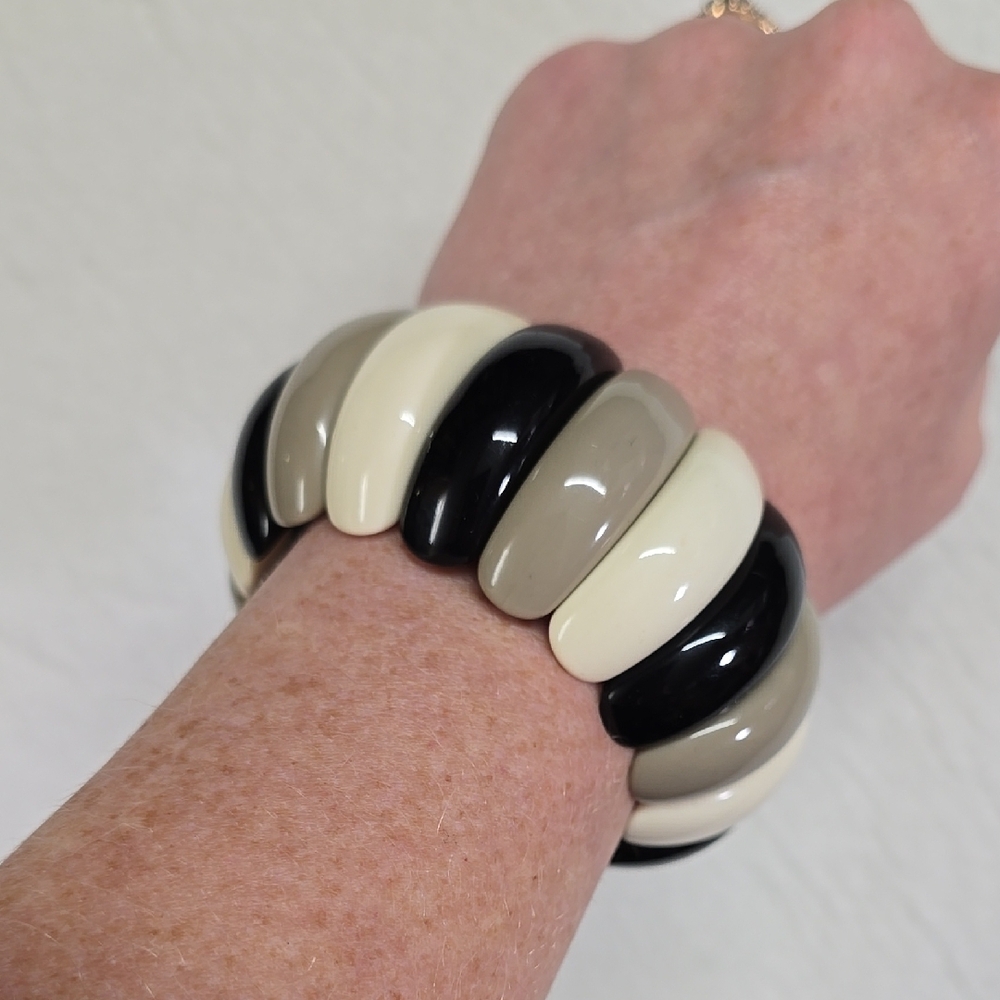 1950s Domed Lucite Plastic Panel Bracelet